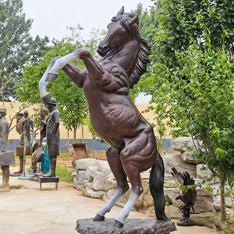 Life-Size Bronze Wild Horse Sculpture – Outdoor Display