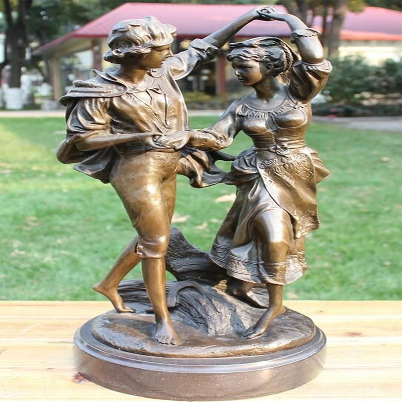 Bronze Life-Size Dancing Couple Sculpture – Heart Figure for Park Decoration