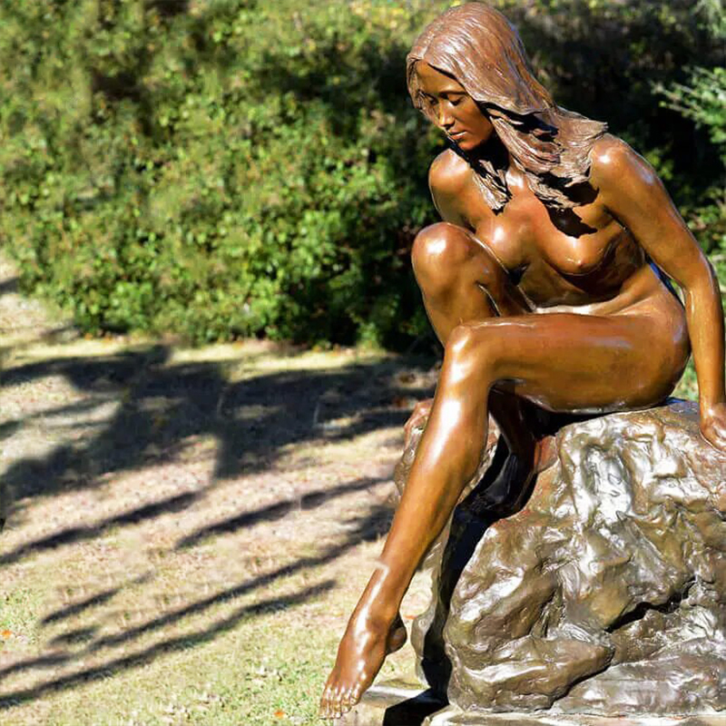 Life-Size Outdoor Garden Bronze Nude Female Sculpture – Sensual Design