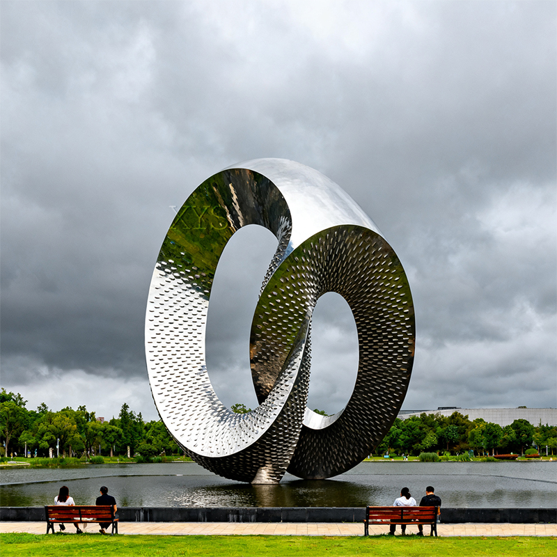 Mobius Loop Dual-Ring Intertwined Sculpture